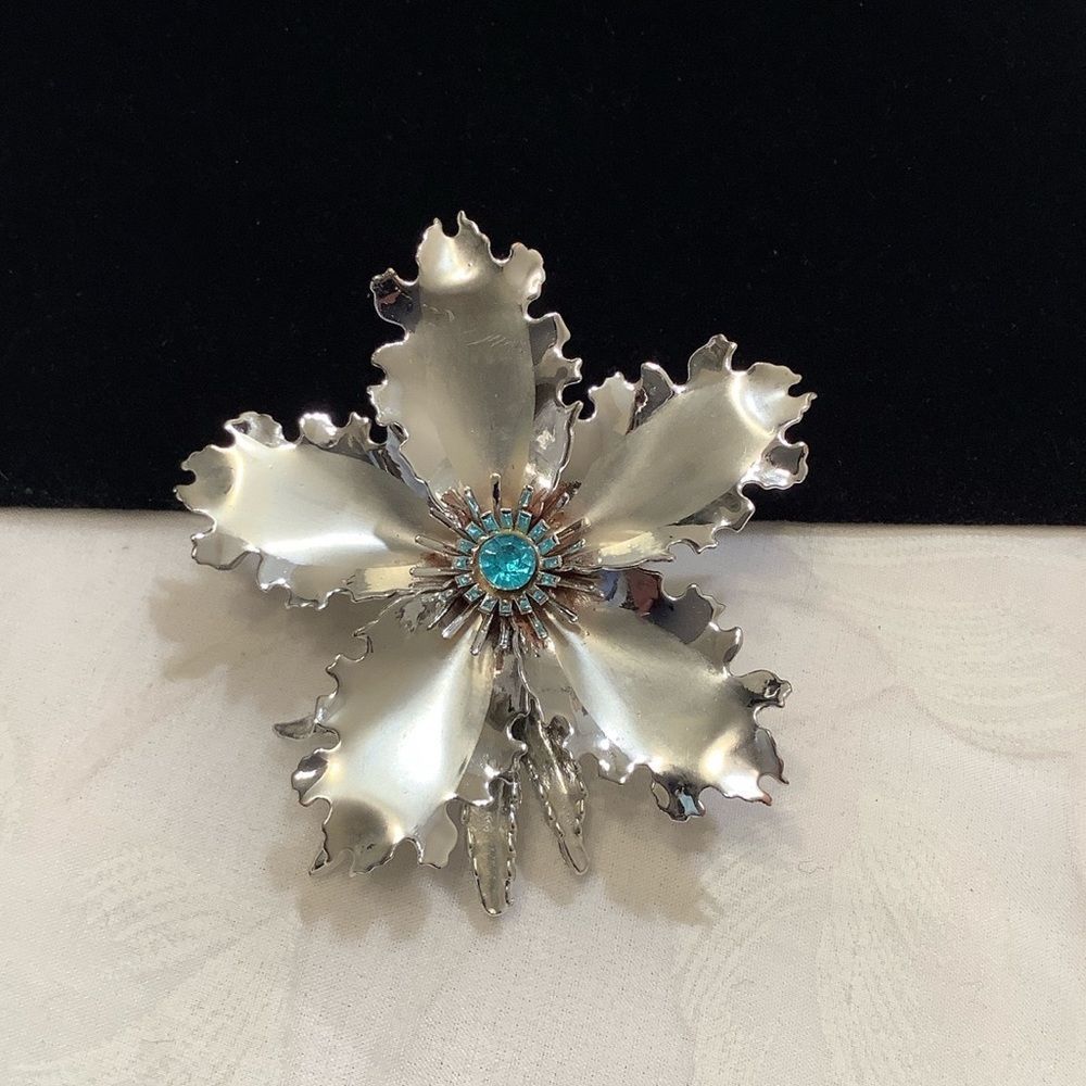 Vintage Large Silver Flower Brooch With Rhinestone - Picture 6 of 6